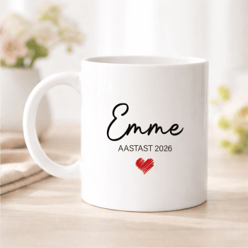 Kohandatud valge tassi Emme nime ja südamega, ideaalne kingitus.