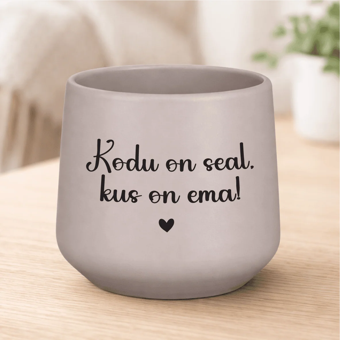 Pott ja tekst "Kodu on seal, kus on ema!".