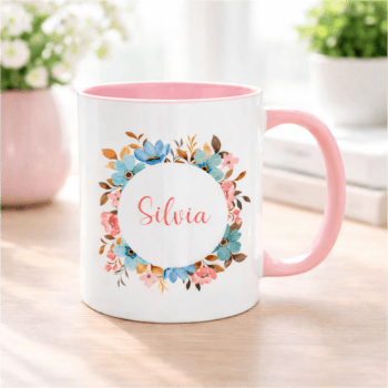 Personaliseeritud Silvia nimega lillemustriga kruus.
